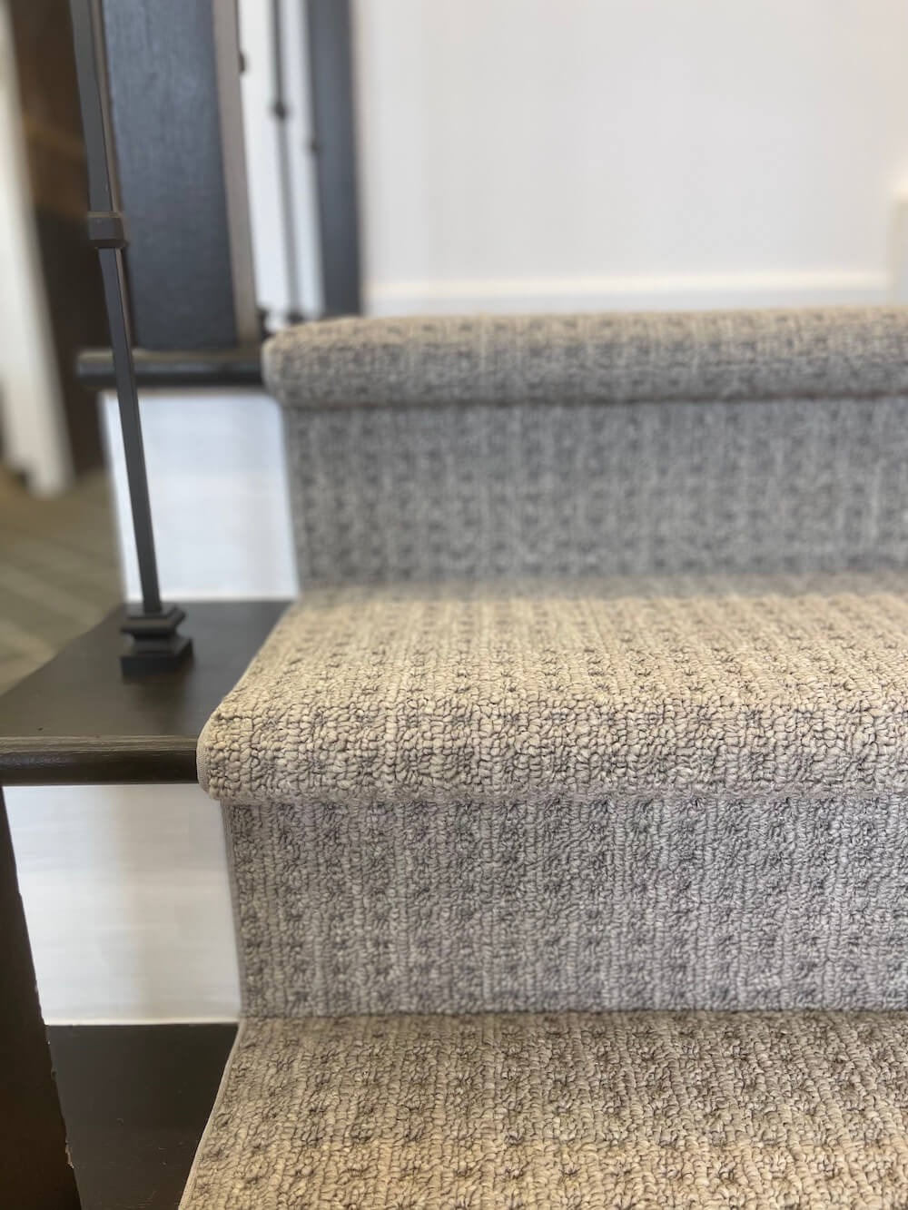 Boloria Windsor Gray Stair Runner
